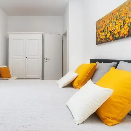 Laconella 8&4, Emma Villa