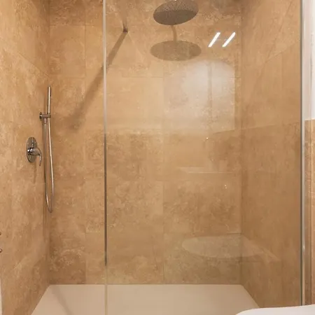 别墅 Laconella 8&4, Emma 卡波利韦里