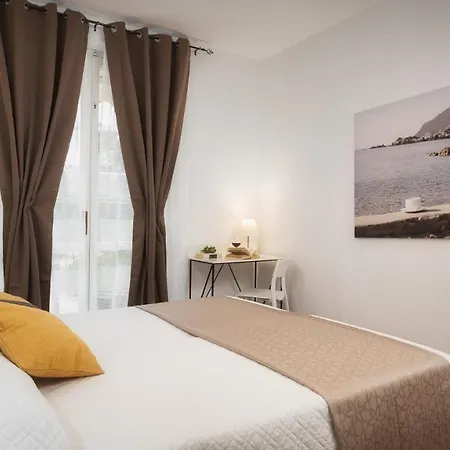 别墅 Laconella 8&4, Emma 卡波利韦里