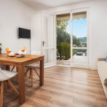 Laconella 8&4, Emma 别墅 *