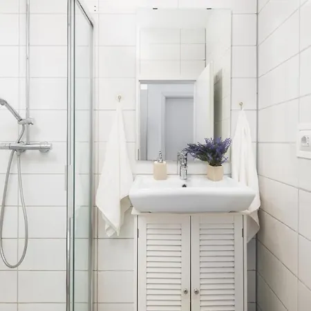 Laconella 8&4, Emma 卡波利韦里