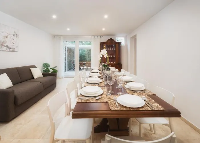 Villa Laconella 8&4, Emma