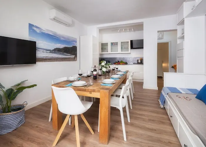 Laconella 8&4, Emma Villa