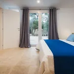 Laconella 8&4, Emma Villa